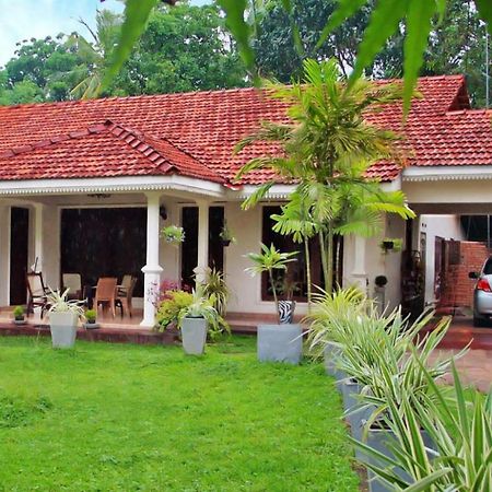 Coco Home Negombo Esterno foto