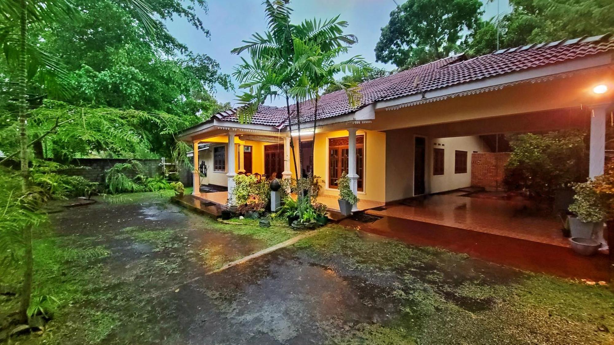 Coco Home Negombo Esterno foto